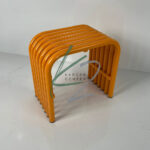 نیمکت فلزی زرد تخم مرغی