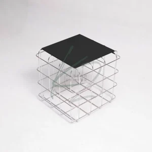 میز کنار مبلی فلزی مدل Grid با صفحه شیشه‌ای مشکی