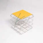 میز کنار مبلی فلزی مدل Grid با صفحه شیشه‌ای زرد